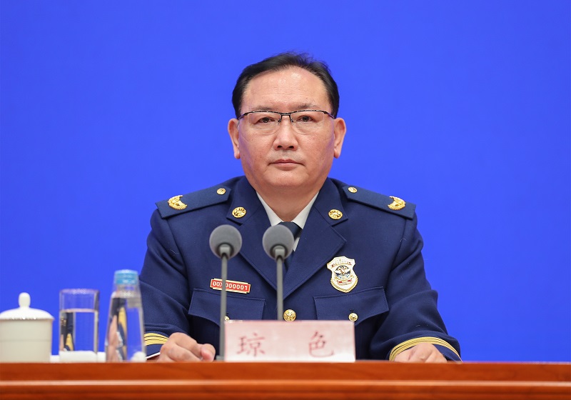 日本老外操大逼逼应急部党组成员、消防救援局局长琼色出席新闻发布会